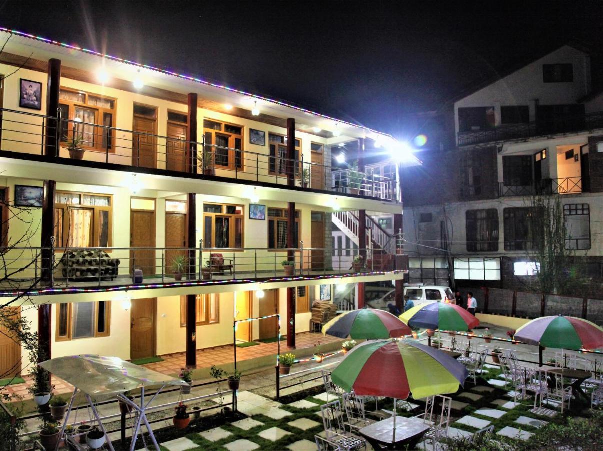 Hotel Chetna Manāli Exterior foto